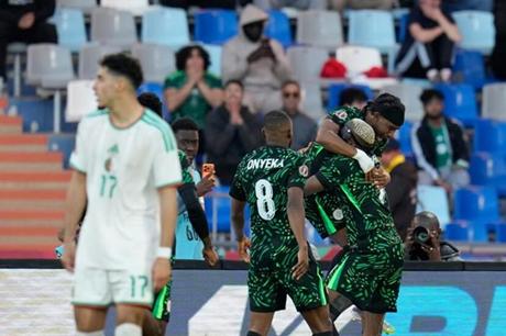 نيجيريا تطيح بالجزائر وتضرب موعدا ناريا مع المغرب في نصف نهائي كأس إفريقيا 