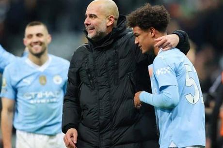 أزمات الدفاع تصعب مهمة مانشستر سيتي.. هل يفك جيهي اللغز؟ 
