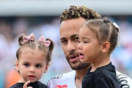 سانتوس البرازيلي يحسم مستقبل نجمه نيمار 