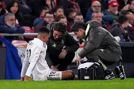 ريال مدريد يستعين بـ الرجل الصارم لإنقاذ لاعبي ريال مدريد 