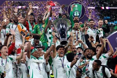 رسميًا.. الأهلي يعلن رحيل فلاته إلى نيوم على سبيل الإعارة 