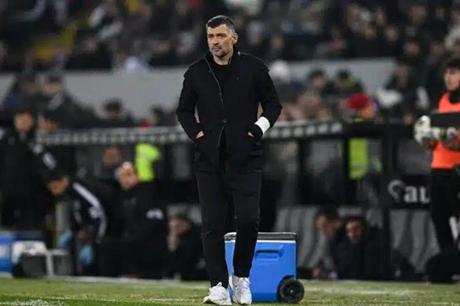 طرد فابينيو وإهدار النقاط.. ما الذي قاله مدرب الاتحاد بعد التعثر أمام ضمك؟ 