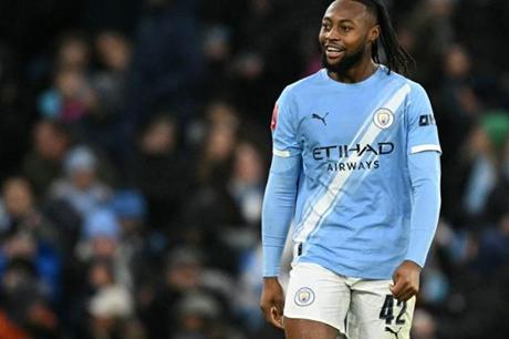 حين تعيد كرة القدم نفسها.. هل يسير سيمينيو على خطى كفاراتسخيليا؟ 