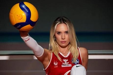 حملة أمنية في تركيا تطال لاعبة كرة طائرة سابقة بنادي غلطة سراي 