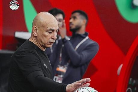 بعد استفزازه وهتافات ضده.. حسام حسن يوجه إشارة للجماهير 