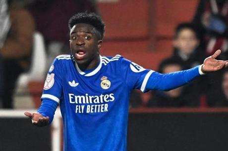 الهتافات العنصرية تستهدف فينيسيوس من جديد 