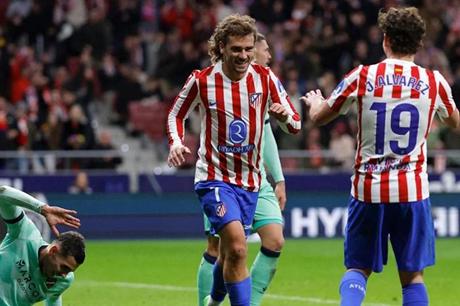 أتلتيكو مدريد يواجه ألافيس بالدوري الإسباني 