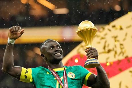 خفايا نهائي كأس إفريقيا 2025.. من هو "صوت العقل" الذي أقنع ماني بالعدول عن الانسحاب؟ 