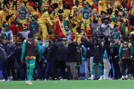عاجل : ما العقوبات التي نجا منها منتخب السنغال بعد التراجع عن الانسحاب من النهائي؟ 