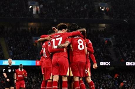 سلوت يحسم موقف محمد صلاح من المشاركة أمام مارسيليا 