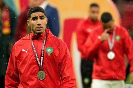 عاجل : حكيمي يكسر صمته ويخاطب الجمهور المغربي بقلب جريح 