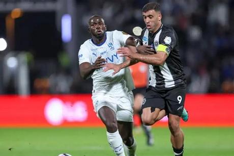 مدرب الشباب يكشف مستقبل حمد الله 