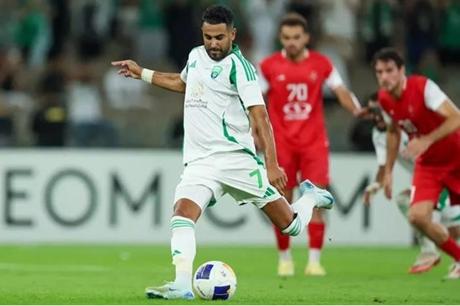 مدرب الخليج يفجّرها: الحكم غيّر مسار المباراة ضد الأهلي 