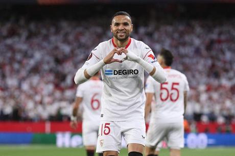 يوفنتوس ونابولي يتنافسان على النصيري 