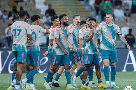 الأهلي السعودي يعرض 3 لاعبين ومقابل مالي لضم نجم الخلود 