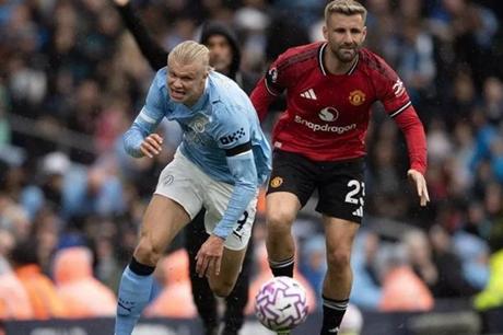 قطبا مانشستر يتصارعان على ضم لاعب وسط وست هام 