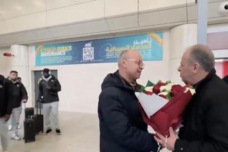 بالورود.. بعثة الجيش الملكي المغربي تحظى باستقبال حار في الجزائر 