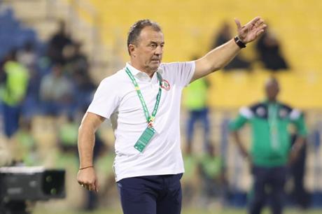 منتخب لبنان ينفصل عن مدربه رادولوفيتش 