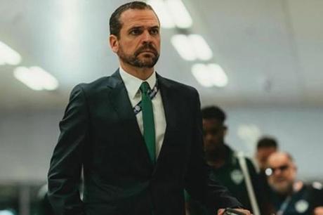 مدير الأهلي يمتدح إيفان توني ويُعلق على الاهتمام الإيطالي بضم كيسيه 