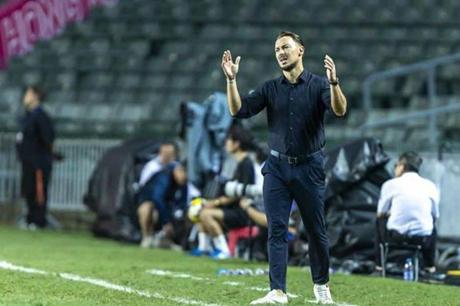 يايسله يفاضل بين ثلاثي أجنبي لاستبعاد أحدهم ضد الاتفاق 