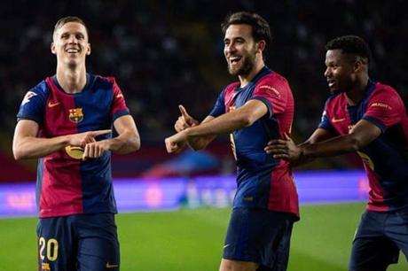 برشلونة يكافئ لاعبه بمنحه شارة القيادة 