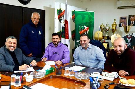 عبدالله خالد عوض يوقع لنادي الوحدات 