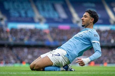 عمر مرموش يحسم مستقبله مع مانشستر سيتي 