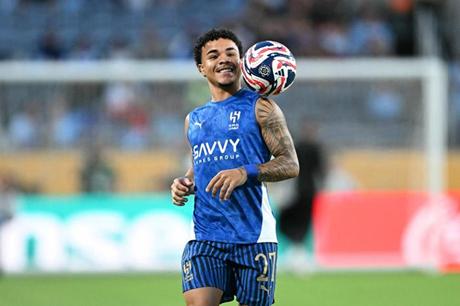 الهلال السعودي يعلن إعارة كايو سيزار إلى نادٍ برازيلي 