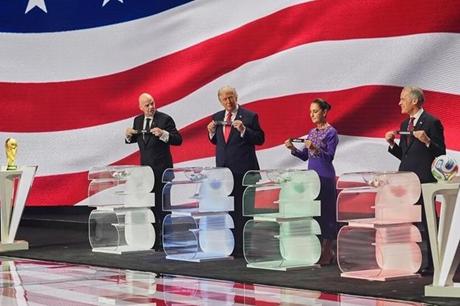 أسطورة الهوكي هاشيك: "الخوف من السياسات الأمريكية يبرر نصيحة بلاتر للجماهير" 