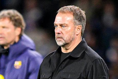 عائق يقف أمام هانز فليك للتتويج مع برشلونة بدوري أبطال أوروبا 