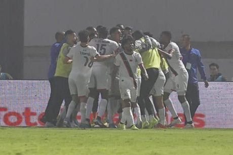 الجيش الملكي يعزز وسط ميدانه بضم الكونغولي نولان مبيمبا 