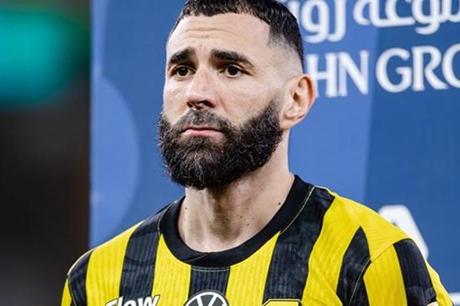 بنزيما يشارك في تدريبات الاتحاد تحضيرًا لمواجهة النجمة 