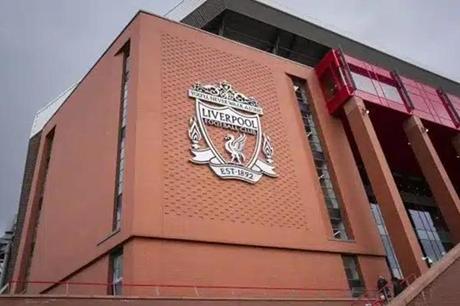 انتكاسة جديدة تؤجل الظهور الأول للاعب ليفربول مع سلوت 