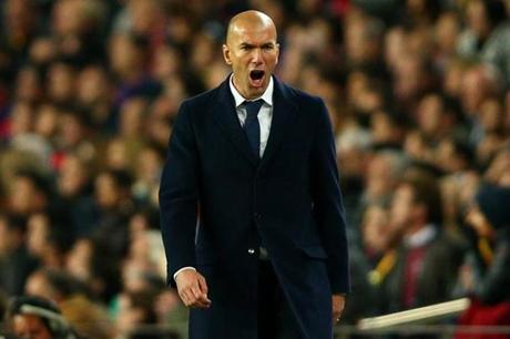 كيف أصبح زيدان الكبير جزءًا من حكاية الجزائر في أمم إفريقيا 2025؟ 