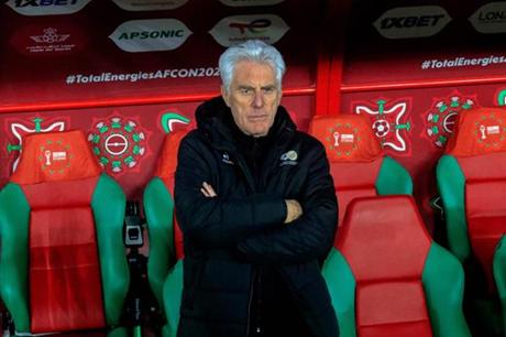 وزير الرياضة الجنوب إفريقي يهاجم مدرب منتخب بلاده هوغو بروس ويعتذر للمغرب 