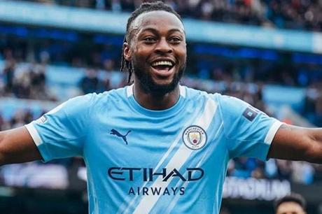 سيمينيو يقترب من مانشستر سيتي 