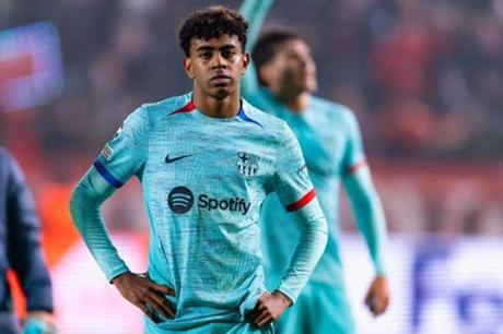 برشلونة يفقد خدمات لامين يامال وزميله يدخل قائمة المهددين 