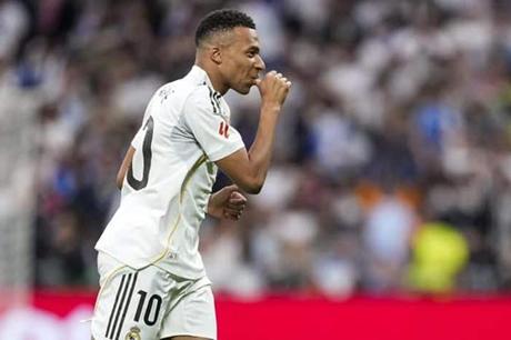 موقف كيليان مبابي من المشاركة ضد ديبورتيفو ألافيس في الليجا 