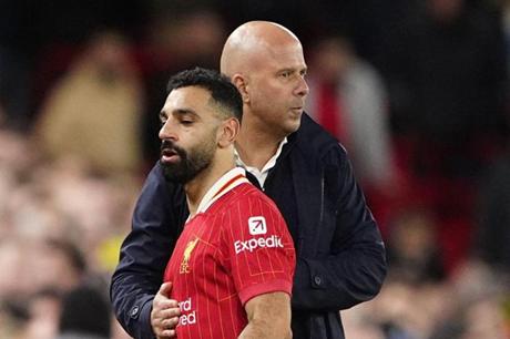عاجل : قبيل اجتماعهما المرتقب.. سلوت يحدد شرطه الوحيد لعودة صلاح إلى تشكيلة ليفربول 