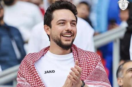 ولي العهد يطمئن على صحة اللاعب يزن النعيمات هاتفياً 