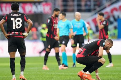 ميلان يسقط في فخ التعادل أمام ساسولو ويهدر فرصة الابتعاد بالصدارة 