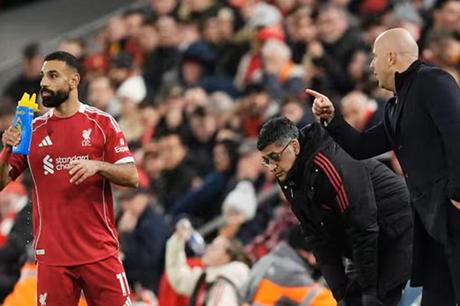 سلوت يكسر الصمت .. مدرب ليفربول يعلق على إمكانية رحيل النجم المصري بعد كأس إفريقيا 