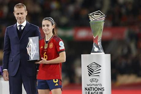 للعام الثالث على التوالي.. النجمة أيتانا بونماتي تحصد جائزة The Best من FIFA لأفضل لاعبة 