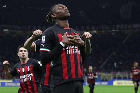 خطوة أخيرة تَفصل ميلان عن نجم الدوري الإنجليزي 