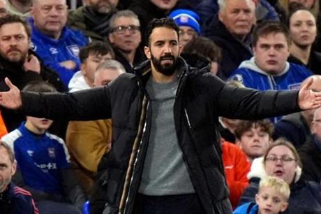 أموريم ليس سعيداً بتعادل اليونايتد الدرامي مع بورنموث 