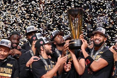 نيكس يتوج بلقب كأس دوري كرة السلة الأمريكي للمحترفين 