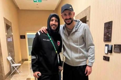 موقف إنساني لافت من أيمن حسين تجاه يزن النعيمات 