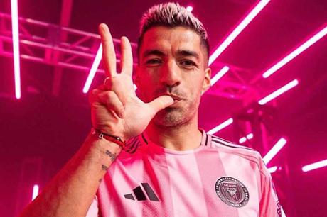 لويس سواريز يجدد عقده مع إنتر ميامي حتى نهاية 2026 