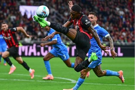 نابولي يواجه ميلان في نصف نهائي كأس السوبر الإيطالي 