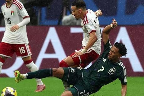 تعادل سلبي بين الإمارات والسعودية في الشوط الأول 